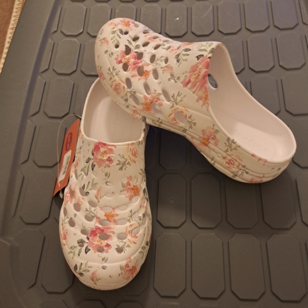 EASY SPIRIT floral clogs BRAND NEW Size 8 ๐น ROSES only 2 left - Picture 4 of 7